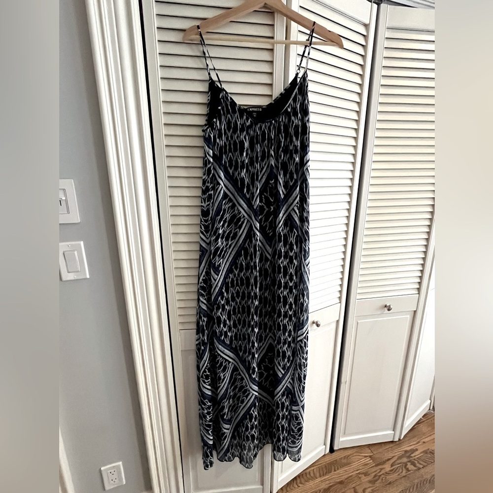Flowy Dark blue and White Maxi Dress